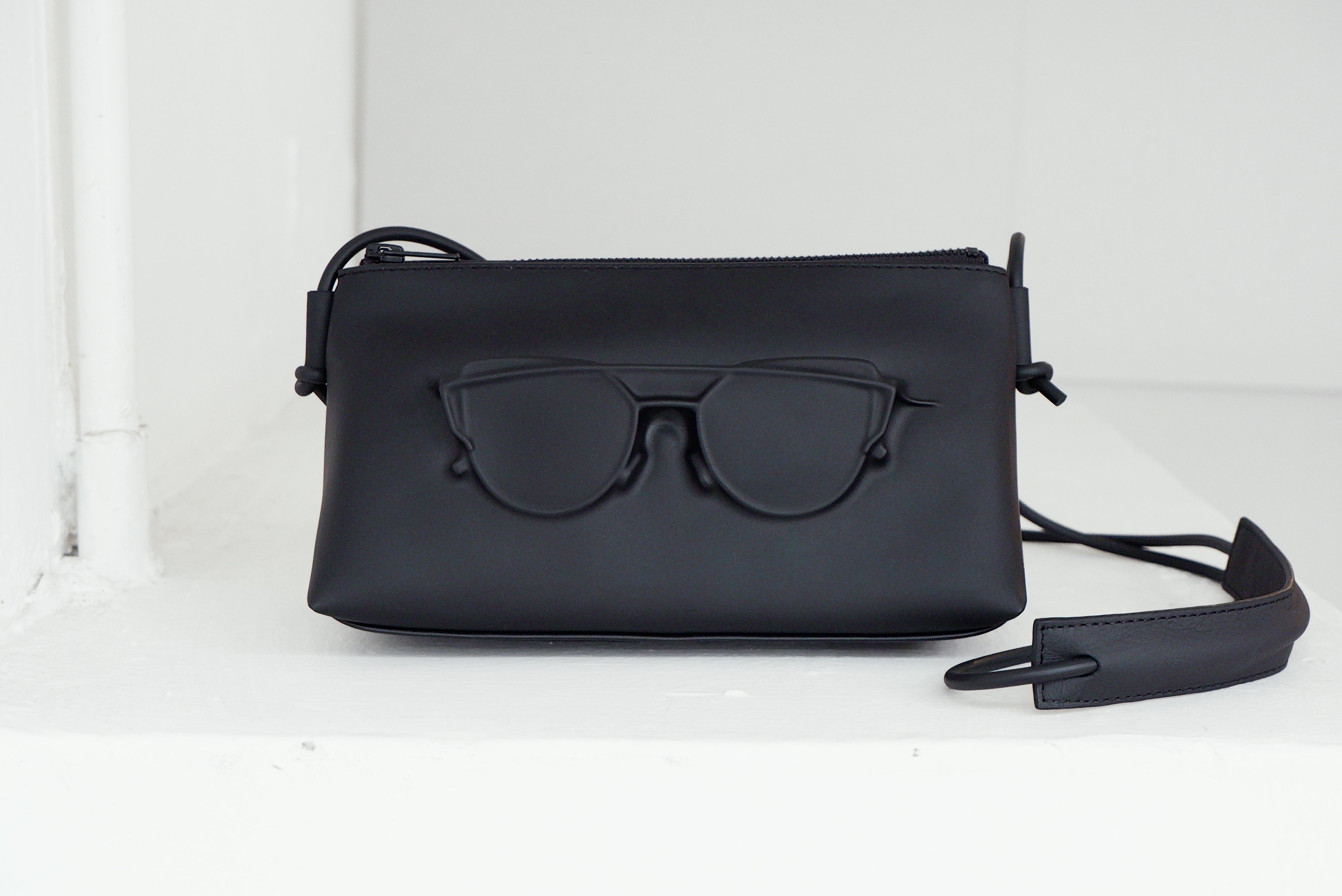 VF TRIANGLE BAG - GLASSES